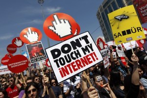 Proteste-contro-la-censura-Internet
