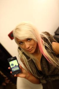 Deborah promuove "Biondin all'Inferno" (http://www.amazon.it/dp/B00LTY2IW4)