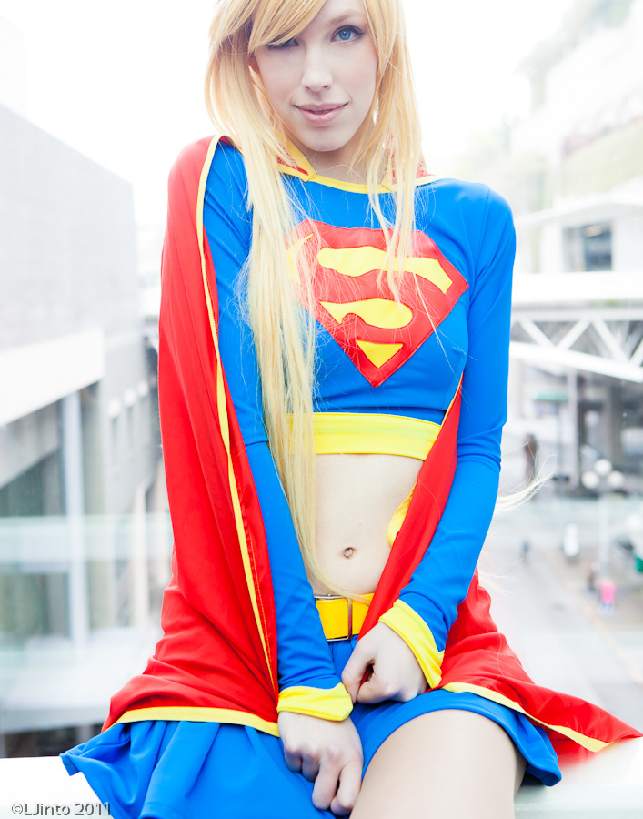 supergirl-cosplay
